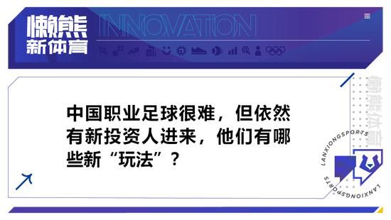 夫妻二人一起开车去到古玩街。